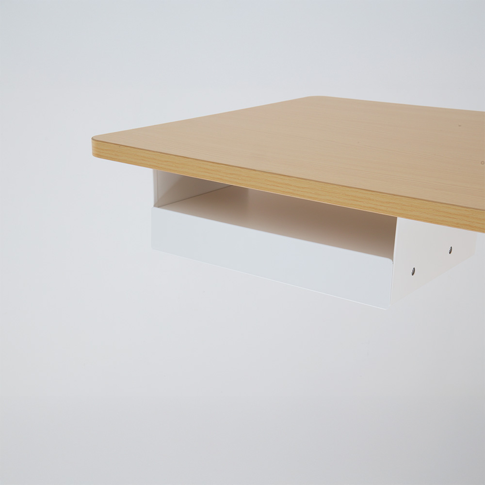 Cajón metálico y espacio para carpetas